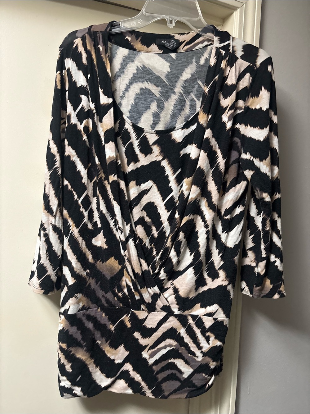 Alfani top size M black and tan design